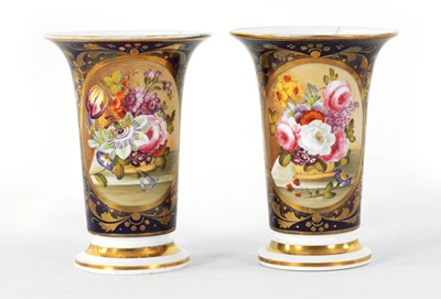Lot 35 - A PAIR OF EARLY 19TH CENTURY DUESBURY DERBY SPILL VASES