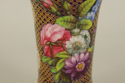Lot 23 - AN EARLY 19TH CENTURY SPODE TYPE SPILL VASE