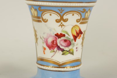 Lot 14 - A PAIR OF EARLY 19TH CENTURY SPODE TYPE SPILL VASES