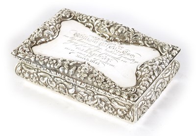 Lot 321 - A FINE EARLY VICTORIAN PRESENTATION SILVER TABLE SNUFF BOX BY NATHANIEL MILLS