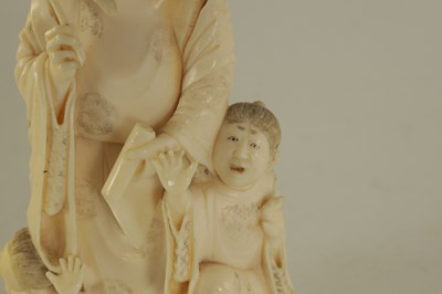 Lot 114 - A JAPANESE MEIJI PERIOD CARVED IVORY FIGURE GROUP