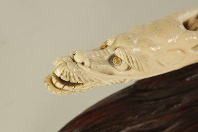 Lot 183 - A FINE 19TH CENTURY CARVED IVORY CHINESE SCULPTURE