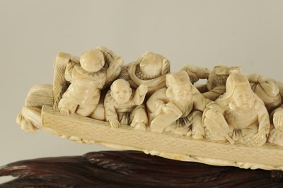 Lot 183 - A FINE 19TH CENTURY CARVED IVORY CHINESE SCULPTURE