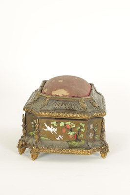 Lot 492 - A LATE 17TH/EARLY 18TH CENTURY CONTINENTAL ORMOLU MOUNTED TORTOISESHELL AND STAINED HORN INLAID DRESSING TABLE CASKET