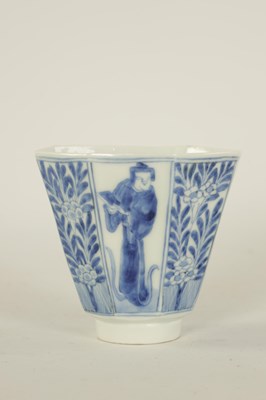 Lot 90 - AN 18TH CENTURY CHINESE BLUE AND WHITE PORCELAIN WINE CUP