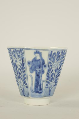 Lot 165 - AN 18TH CENTURY CHINESE BLUE AND WHITE PORCELAIN WINE CUP