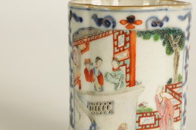 Lot 128 - AN EARLY 18TH CENTURY CHINESE PORCELAIN SPILL VASE
