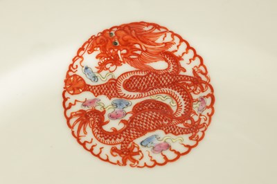 Lot 124 - AN 18TH CENTURY CHINESE ENAMEL DECORATED PLATE