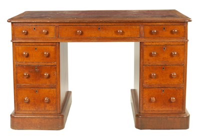 Lot 1022 - AN EARLY 20TH CENTURY OAK PEDESTAL DESK BY EDWARDS & ROBERTS