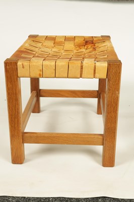 Lot 975 - AN ALAN ‘ACORN MAN’ GRAINGER AZED OAK LEATHER TOP STOOL