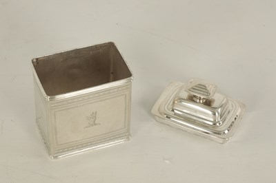 Lot 301 - A GEORGE IV SILVER TEA CADDY