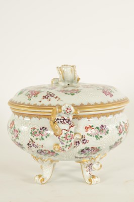 Lot 63 - A LATE 19TH CENTURY SAMSON, PARIS TUREEN AND COVER