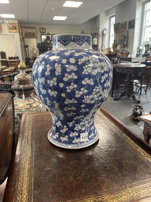 Lot 140 - A CHINESE KANGXI PERIOD INVERTED BALUSTER BLUE AND WHITE VASE