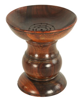 Lot 552 - AN 18TH/19TH CENTURY LIGNUM VITAE TURNED TREENWARE SHAKER