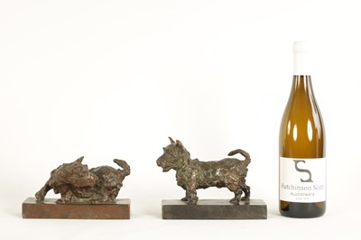 Lot 527 - EDITH BARRETTO PARSONS. A PAIR OF EARLY 20TH CENTURY PATINATED BRONZE CANINE BOOKENDS
