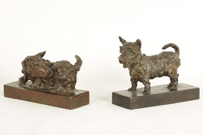 Lot 527 - EDITH BARRETTO PARSONS. A PAIR OF EARLY 20TH CENTURY PATINATED BRONZE CANINE BOOKENDS