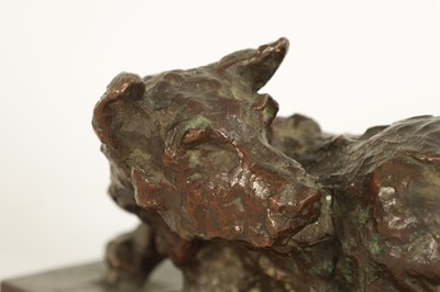Lot 527 - EDITH BARRETTO PARSONS. A PAIR OF EARLY 20TH CENTURY PATINATED BRONZE CANINE BOOKENDS
