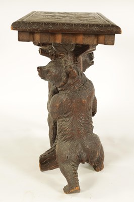 Lot 598 - A FINE 19TH CENTURY BLACK FOREST CARVED LINDEN WOOD DOUBLE BEAR OCCASIONAL TABLE / STOOL