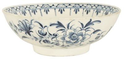 Lot 1023 - AN 18TH CENTURY BLUE AND WHITE WORCESTER BOWL