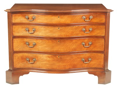 Lot 1088 - A 20TH CENTURY GEORGE III STYLE MAHOGANY SERPENTINE FRONTED CHEST OF DRAWERS