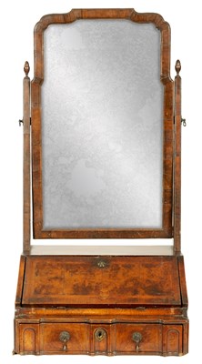 Lot 913 - A LARGE QUEEN ANNE HERRING-BANDED FIGURED WALNUT TOILET MIRROR