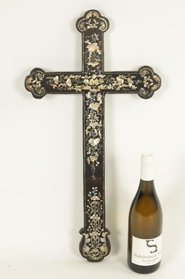 Lot 204 - A CHINESE 18TH/19TH CENTURY HARDWOOD MOTHER OF PEARL INLAID 'APOSTLE' CROSS