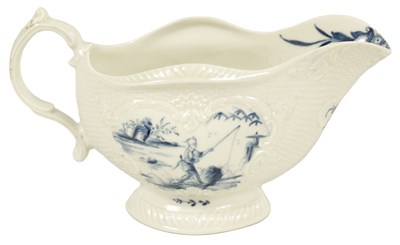 Lot 1171 - AN 18TH CENTURY WORCESTER PORCELAIN SAUCE BOAT