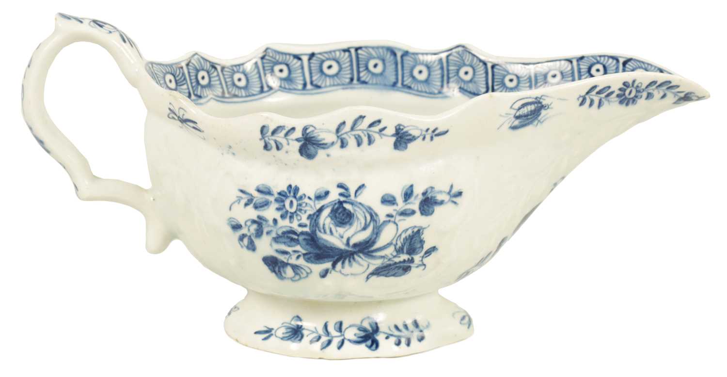 Lot 1009 - AN 18TH-CENTURY BOW PORCELAIN SAUCE BOAT