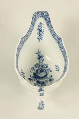 Lot 1009 - AN 18TH-CENTURY BOW PORCELAIN SAUCE BOAT