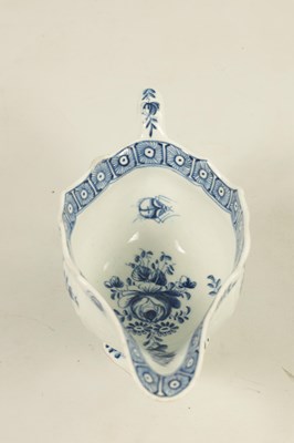 Lot 1009 - AN 18TH-CENTURY BOW PORCELAIN SAUCE BOAT