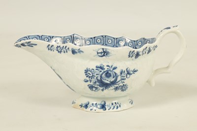 Lot 1009 - AN 18TH-CENTURY BOW PORCELAIN SAUCE BOAT