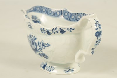 Lot 1009 - AN 18TH-CENTURY BOW PORCELAIN SAUCE BOAT