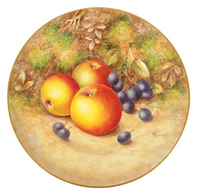 Lot 39 - A FRUIT ROYAL WORCESTER GILT EDGED CABINET PLATE PAINTED BY J FREEMAN