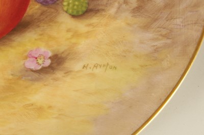 Lot 38 - A FRUIT ROYAL WORCESTER GILT EDGED CABINET PLATE PAINTED BY HARRY AYRTON