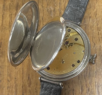 Lot 319 - A 1920s GENTLEMAN’S SILVER LONGINES WRISTWATCH