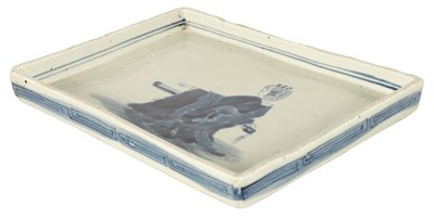 Lot 137 - A CHINESE PORCELAIN SHALLOW RECTANGULAR TRAY