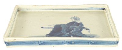 Lot 137 - A CHINESE PORCELAIN SHALLOW RECTANGULAR TRAY