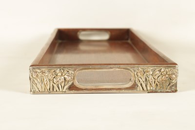 Lot 174 - A JAPANESE MEIJI PERIOD 3 PIECE BISANSHA SILVER TEA SERVICE AND TRAY