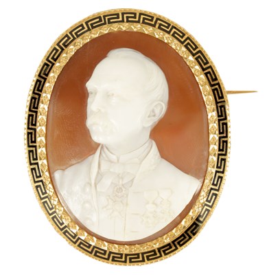 Lot 245 - A 19TH CENTURY GOLD AND ENAMEL CAMEO BROACH