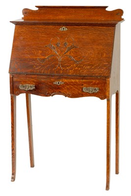 Lot 1229 - AN ART NOVEAU OAK BUREAU