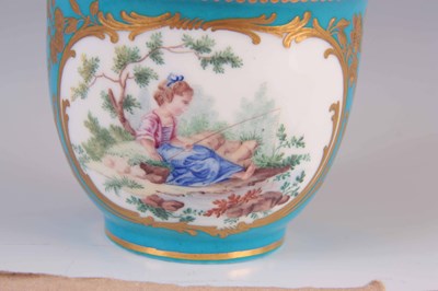 Lot 46 - A FINE 18TH/19TH CENTURY SEVRES PORCELAIN BOWL AND COVER