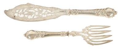 Lot 1014 - A VICTORIAN CASED SILVER FISH SERVING SET