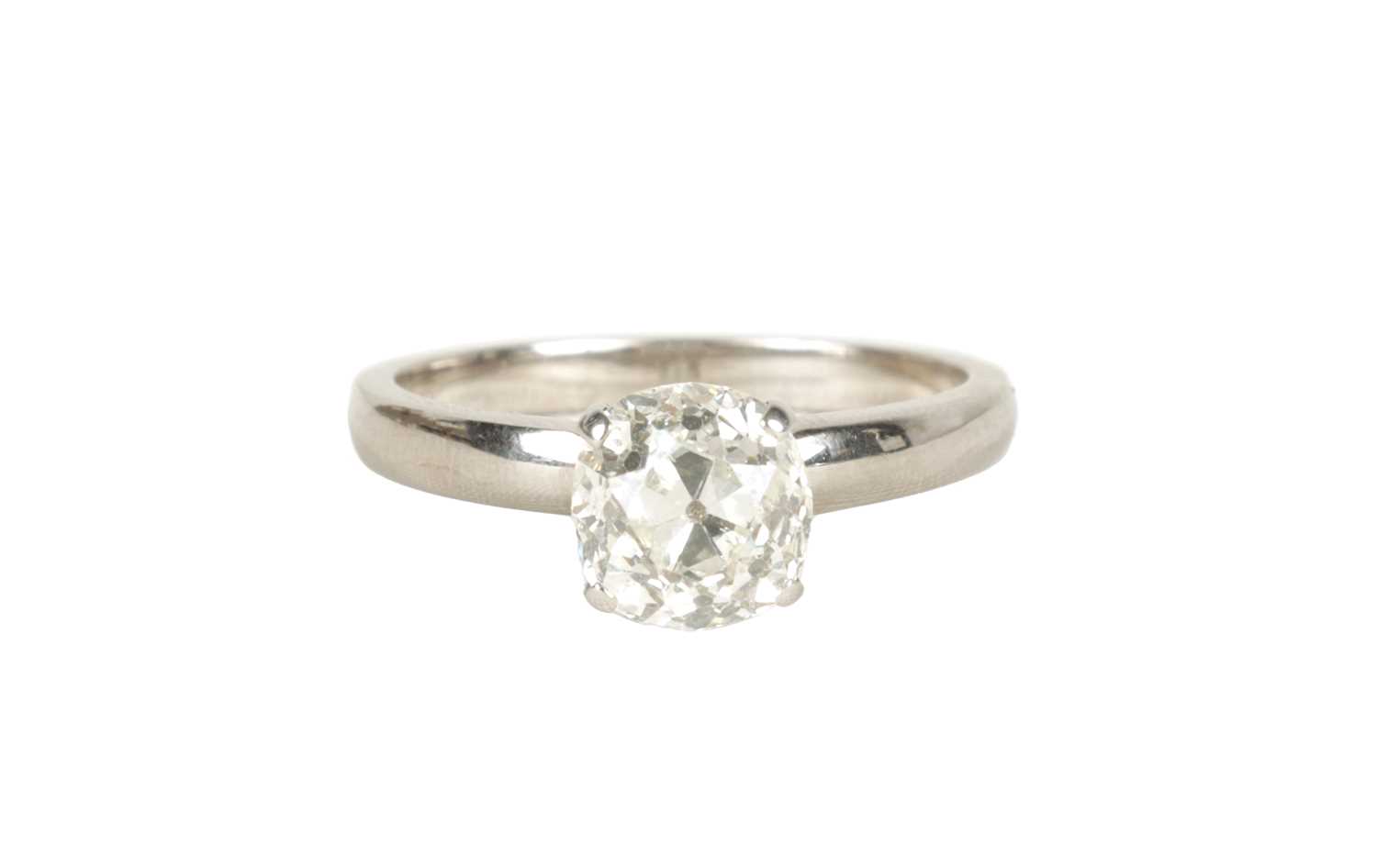 Lot 226 - A LADIES 18CT WHITE GOLD DIAMOND SOLITAIRE RING