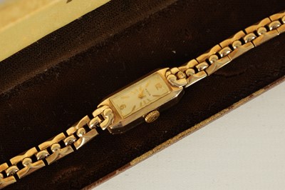 Lot 324 - A LADIES 9CT GOLD AVIA VINTAGE WRIST WATCH