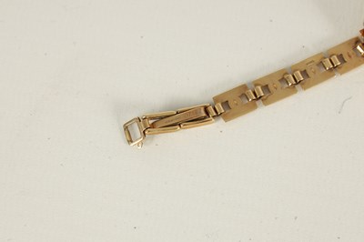 Lot 324 - A LADIES 9CT GOLD AVIA VINTAGE WRIST WATCH