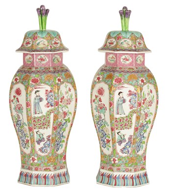 Lot 82 - A FINE PAIR OF 19TH CENTURY SAMSON ORIENTAL STYLE VASES AND COVERS