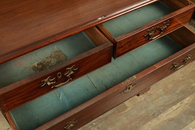 Lot 1664 - A GOOD GEORGE III MAHOGANY CHEST OF DRAWERS OF SMALL SIZE