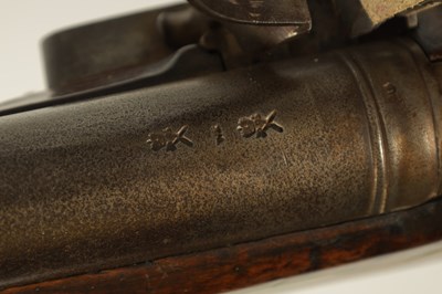 Lot 398 - AN EARLY 19TH CENTURY BROWN BESS FLINTLOCK RIFLE BY WILLIAM KETLAND