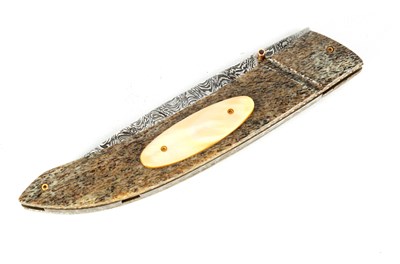 Lot 404 - A GOOD QUALITY FOLDING KNIFE WITH MAMMOTH RIB HANDLE