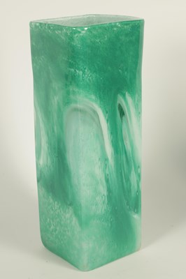 Lot 3 - A SIGNED 20TH CENTURY GREEN MARBLED GLASS VASE